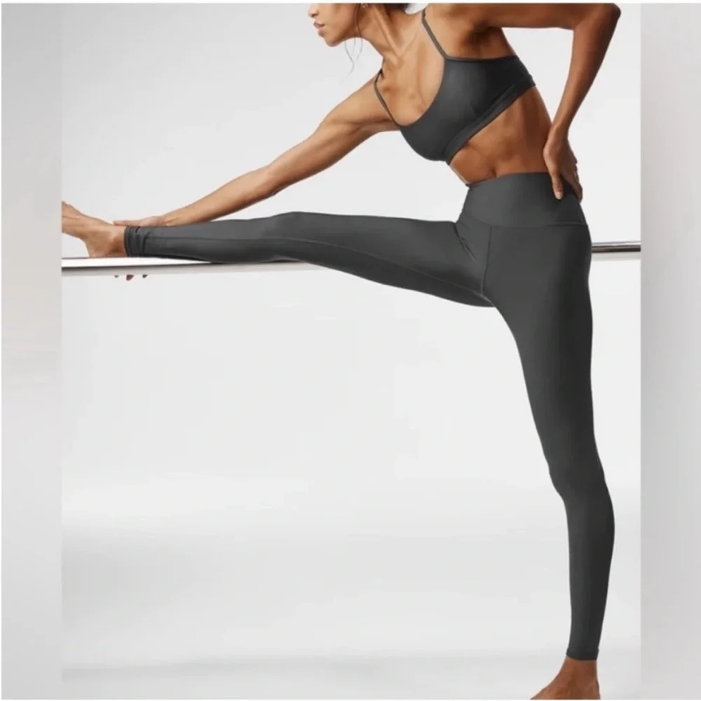 ALO Yoga Airlift Leggings in Charcoal Grey